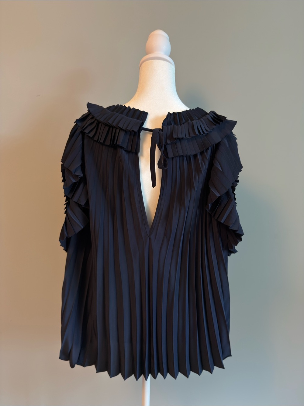 P.A.R.O.S.H. Pleated Cold-Shoulder Ruffle Blouse in Navy color - Picture 2 of 4